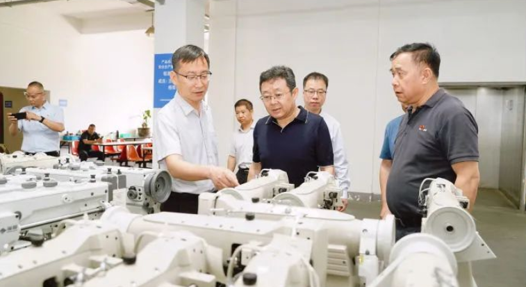 張立偉一行赴陜鼓章丘氣體、青島海發(fā)集團(tuán)、上海臨港產(chǎn)業(yè)區(qū)等單位考察調(diào)研