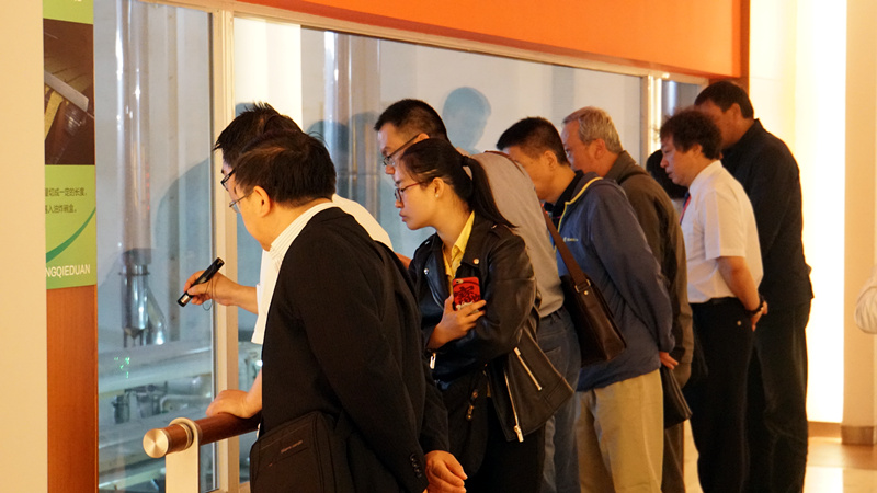 集團(tuán)領(lǐng)導(dǎo)赴頂益食品、御品軒參觀學(xué)習(xí)