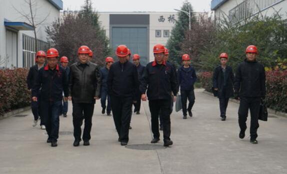 集團(tuán)領(lǐng)導(dǎo)金輝帶隊(duì)赴海紅軸承、電器開(kāi)關(guān)進(jìn)行工作調(diào)研